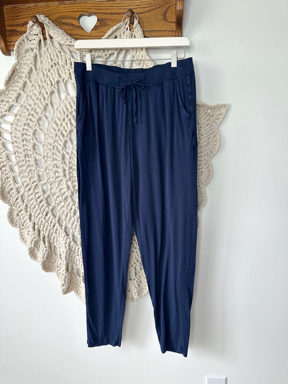 Cozy Earth Women's Bamboo Stretch-Knit Tapered Pant Size Medium In Navy
